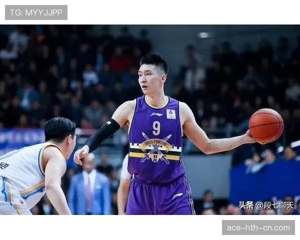 孙悦家里那个篮球场，比我家客厅还大